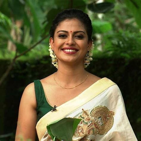 Trendy Green Kerala Saree Blouse Designs To Try In Bling Sparkle