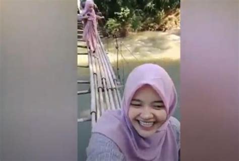 Jembatan Gantung Di Lebak Putus 15 Orang Terjun Bebas Ke Sungai