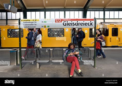 Gleisdreieck U Bahn Subway Train Station Warschauer Strasse Kreuzberg