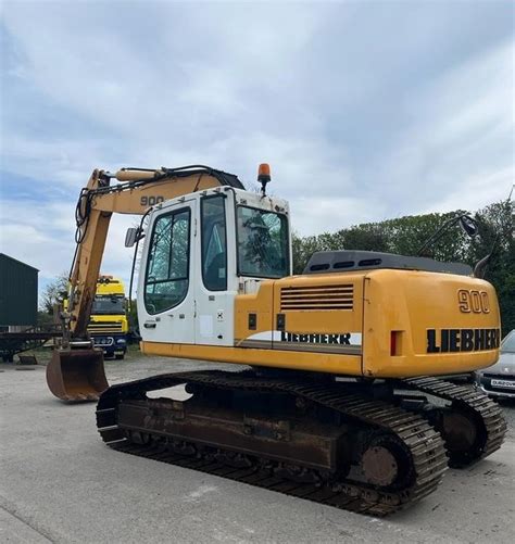 Liebherr R 900 C Tracked Excavator