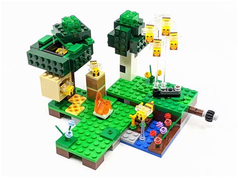 21165: The Bee Farm LEGO Minecraft Set Review - BricksFanz