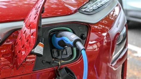 VOITURE ÉLECTRIQUE UNE PRIME À LA CONVERSION PLUS CIBLÉE LE BONUS