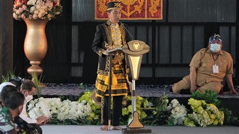 Presiden Jokowi Dianugerahi Gelar Kehormatan Adat Kesultanan Buton