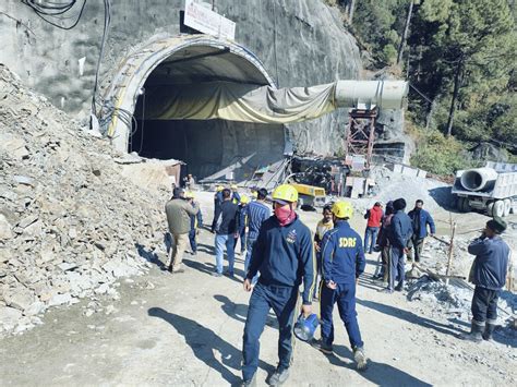 Tunnel Collapse Traps 40 Workers In Indian Himalayan State Bloomberg