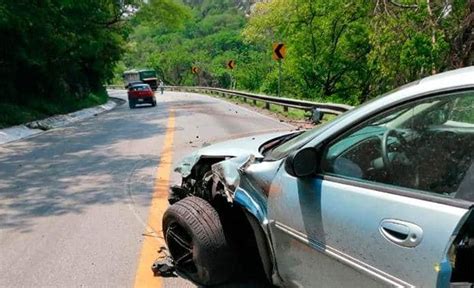 Dos Mujeres Lesionadas Tras Choque Entre Un Automóvil Y Autobús En El