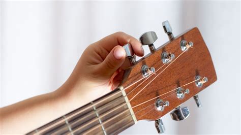 How to Tune Your Guitar With Google Tuner