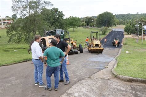 Avanzan obras de asfalto sobre empedrado en Mártires El Misionero