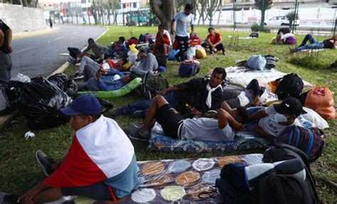 Protestas En Lima Manifestantes Que Llegaron De Regiones Permanecen