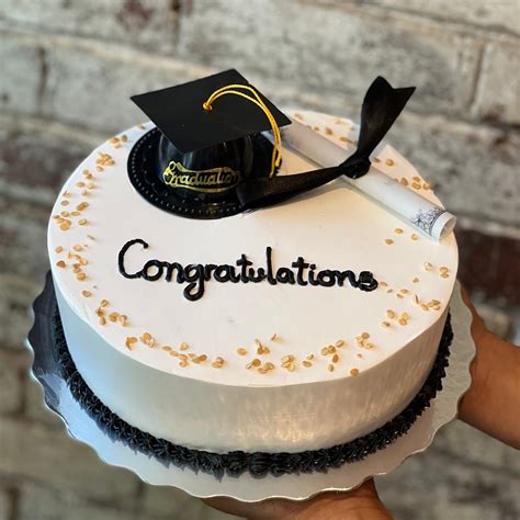 Graduation Hat Cake – Tre Mari Bakery