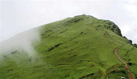 5 Must Visit Places for Trekking in Chikmagalur - lifeberrys.com