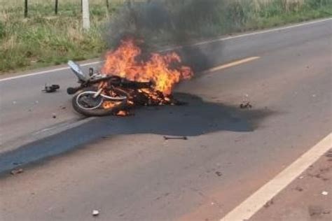 Motociclista invade pista contrária bate em caminhão e morre Nortão