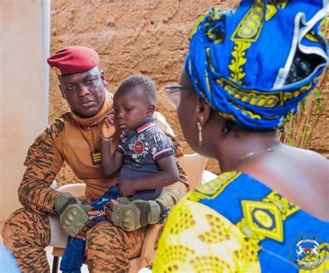 Burkina Faso Le Capitaine Ibrahim Traor Visite Des Familles De