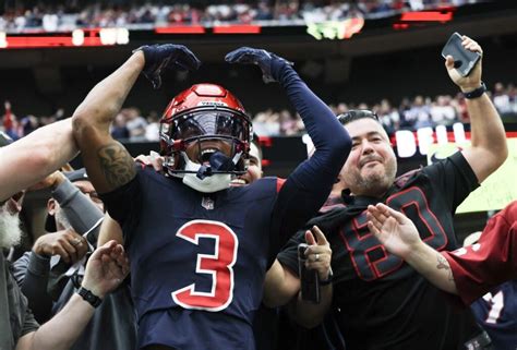 Recovered From Injury And Gunshot Texans WR Tank Dell At OTAs Field