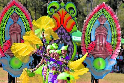 Thin Crowd Greets Opening Parade Of Baguios Panagbenga Inquirer News