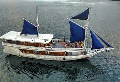 Charter Kapal Standard Phinisi Liberty 2 Pusat Rental Kapal Mobil