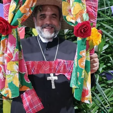 Foto De Padre Kelmon Roupas De Festa Junina Viraliza Nas Redes Ap S