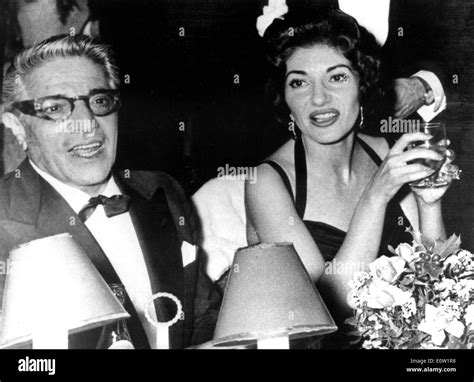 La cantante Maria Callas con envío magnate Aristóteles Onassis en el