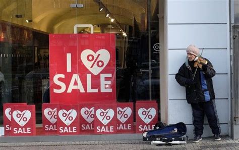 Распродажи в Праге: сезон скидок | Shopping trip, Broadway shows ...