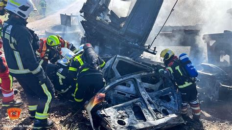 Muere calcinado el conductor de un coche tras chocar con un camión en