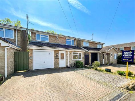 4 Bed Detached House For Sale In Moor Park Close Rainham Gillingham