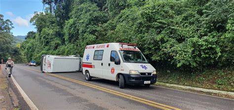 Tr Nsito Est Em Meia Pista Na Br Ap S Acidente Em Picada Caf