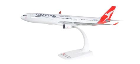 MODEL AIRCRAFT OF Line Herpa Airbus A330 300 Qantas 1 200 Vehicles