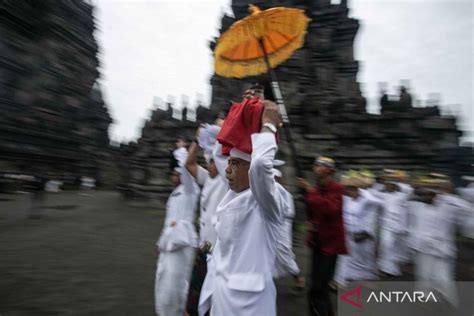 Umat Hindu Lakukan Tawur Agung Hari Raya Nyepi Di Candi Prambanan