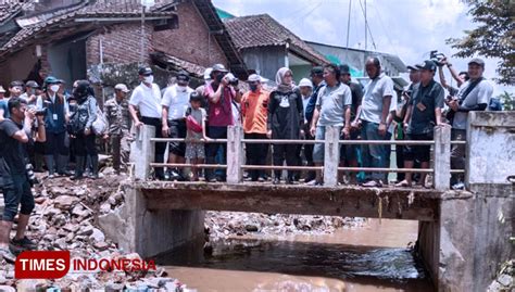 Gercep Pemkab Banyuwangi Evakuasi Korban Banjir Bandang Kalibaru