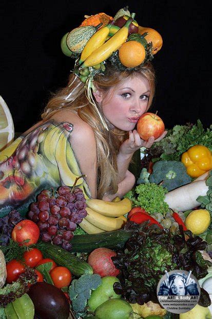 Bodypainting Bodypaint Messe Kuenstler Fruechte Frucht Obst Dumbsky