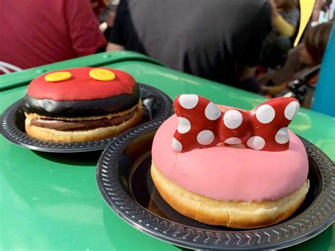 Review New Chocolate Mickey And Strawberry Minnie Donuts At Disneyland