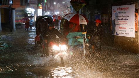 Cyclone Sitrang Hits Bangladesh Hundreds Of Thousands Of People Evacuated News Khaleej Times