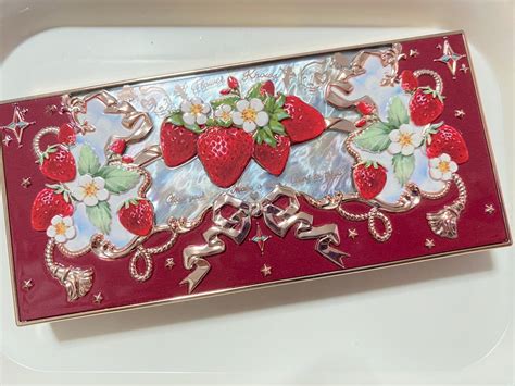 FLOWER KNOWS STRAWBERRY ROCOCO EYESHADOW PALETTE Beauty Personal