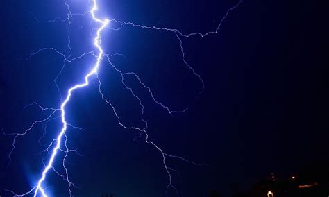 Pictured Astonishing Up Close Pictures Of A Lightning Bolt That Struck