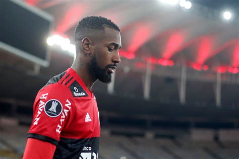 Flamengo se pronuncia após jogadores se agredirem em treino Leia