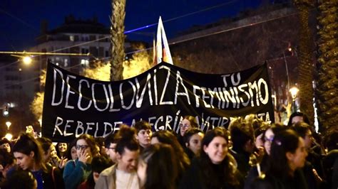 M S De Mujeres Cortan La Diagonal De Barcelona En Una