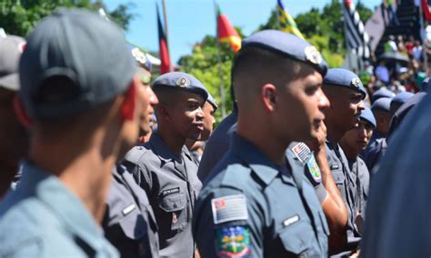 Exército brasileiro restringe posse de armas para policiais e bombeiros