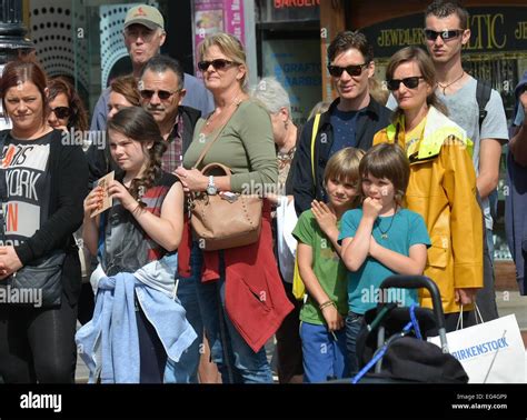 Cillian Murphy Moglie Yvonne E I Loro Figli Malachy E Aran Guardare La