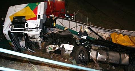 Stau Auf Der A Lkw Unf Lle Legen Verkehr In O Lahm Ein Lenker Tot