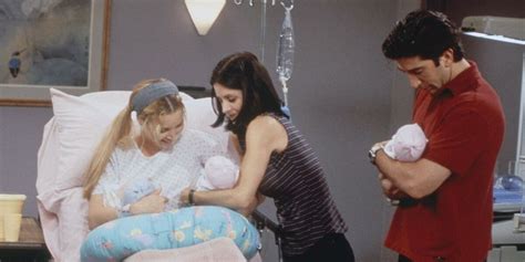 Convincing Friends Pregnancy Theory Makes Phoebe's Triplets Story Much ...