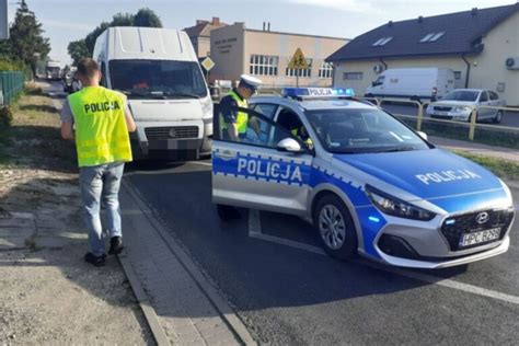 Kierowca Ducato Ucieka Przed Policj A Potem Wjecha W Radiow Z