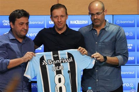 Grêmio e Lucas Leiva negociam fim do contrato e estudam novo cargo para