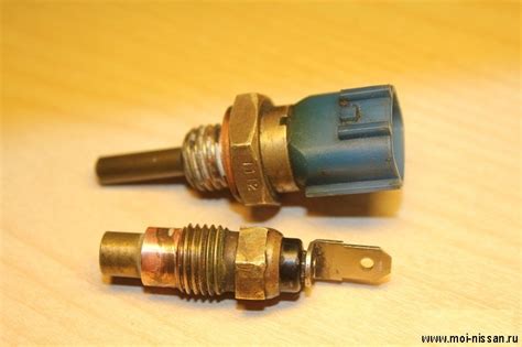 Датчик температуры охлаждающей жидкости [ ENGINE COOLANT TEMPERATURE ...