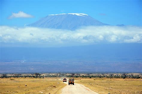 Mount Kilimanjaro viewed from Masai Mara, Kenya [4288 x 2848] | Mount ...