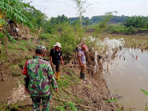 Sektor 20 Citarum Harum Sub 01 Bojongmangu Terus Lakukan Pembersihan