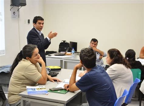 Avanzan Los Cursos De Capacitación Docente Locales Abc Color