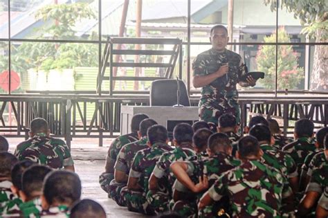 Danyonif Raider 509 Kostrad Berikan Jam Komandan Trenz Indonesia