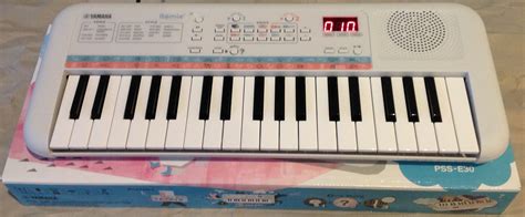 Yamaha Remie PSS E30 Portable Mini Keyboard