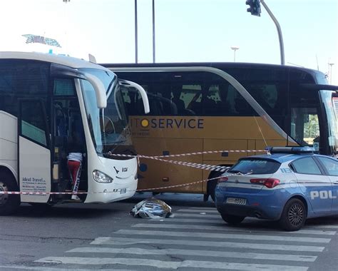 Autista Di Un Pullman Muore A Palermo In Via Amari L Uomo Prima Di