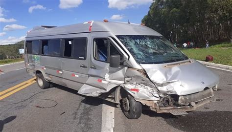 Acidente Entre Doblo E Van Deixa Seis Feridos Na MG 050 Portal MPA