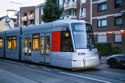 Wieder Streik Bei Der Rheinbahn Bus Und Bahn Fallen Aus